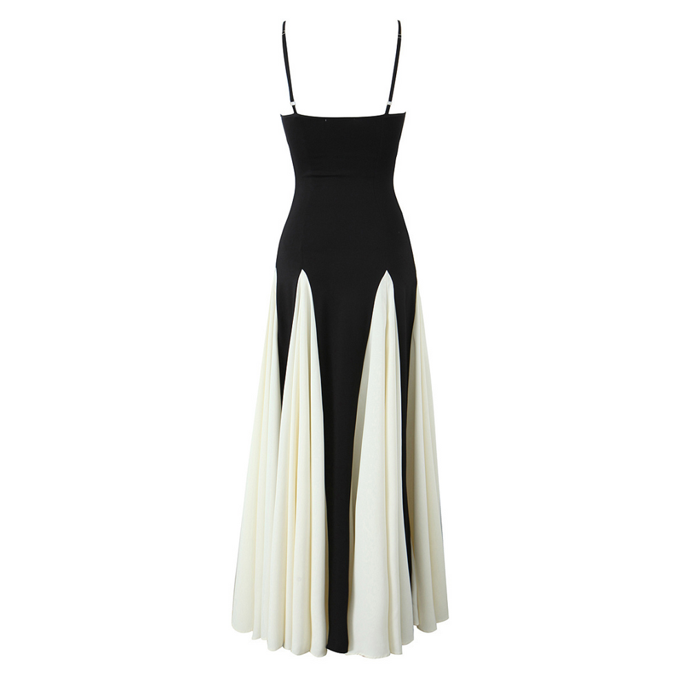 La Riviera– Kontrast-Maxikleid mit fließender Silhouette
