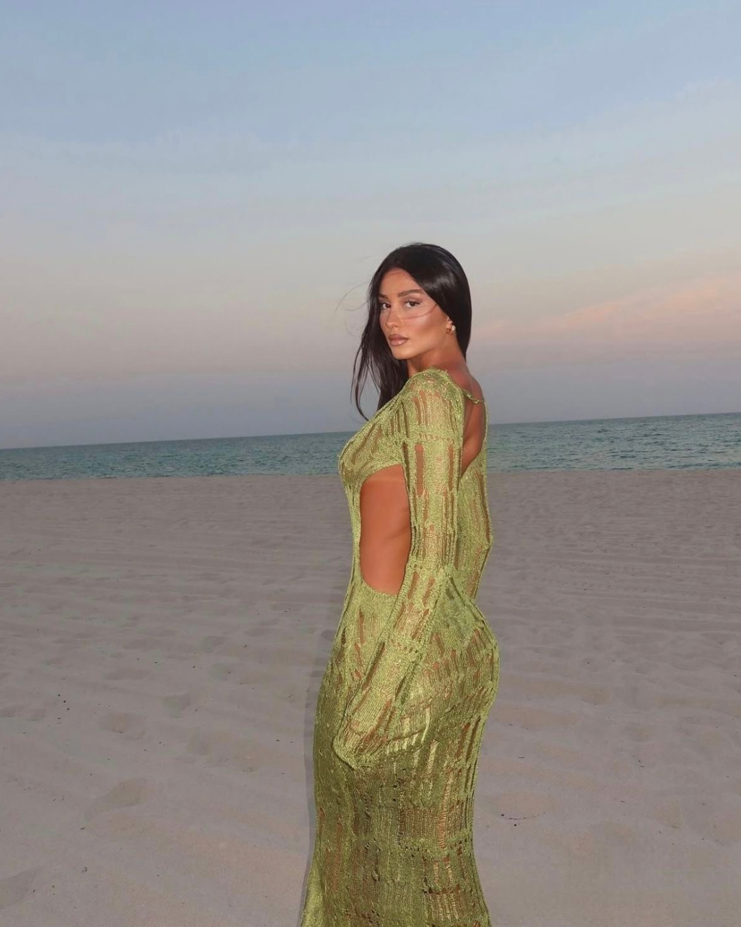 Olive Mirage - Transparentes Strick-Maxikleid mit Metallic Shine
